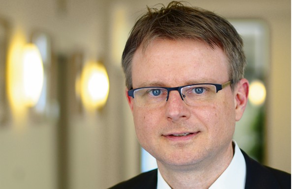 IfW_Prof-Dr-Stefan-ooths_300dpi_CMYK_hochformat