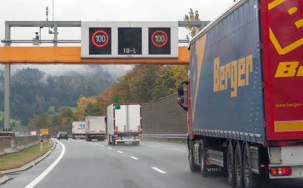 Österreich: Lkw-Kennzeichnungspflicht auf A 12 verschoben