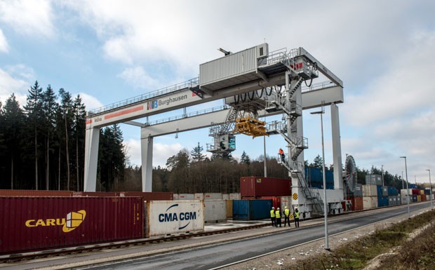 Neuer Shuttlezug zwischen Kombi-Terminal Burghausen und Hafen Rotterdam