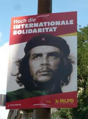 Ex-BDI-Präsident hängt MLPD-Plakat ab