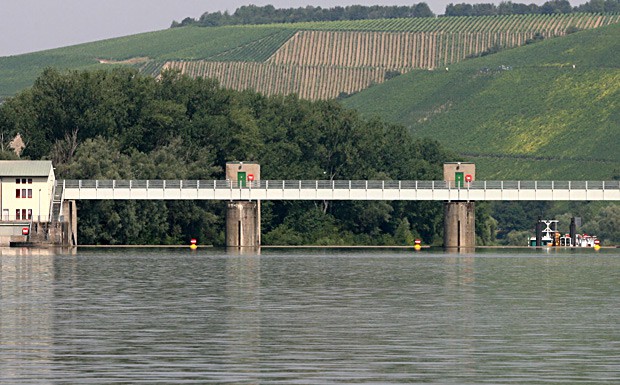 Schleusenarbeiten stoppen Schiffsverkehr auf Main-Donau-Kanal