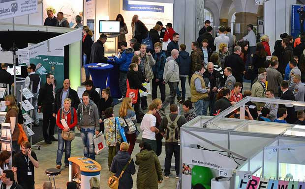 Logistiknetzwerk präsentiert sich auf Karriere-Messe in Halle