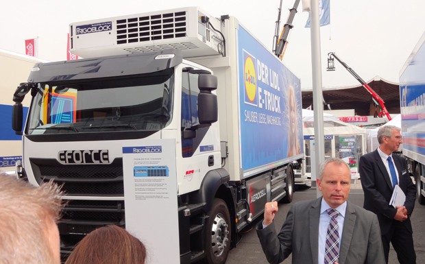 Elektro-LKW mit Kühlung versorgen Filialen von Lidl und Rewe