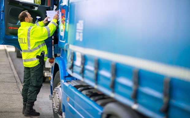 Brüssel verstärkt Druck wegen deutschen Mindestlohns für Lkw-Fahrer