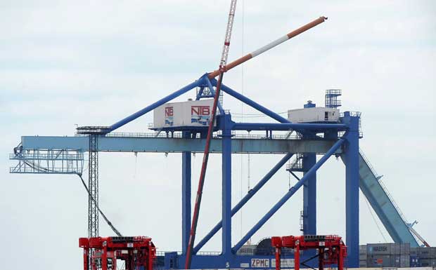 Containerbrücken in Bremerhaven stillgelegt