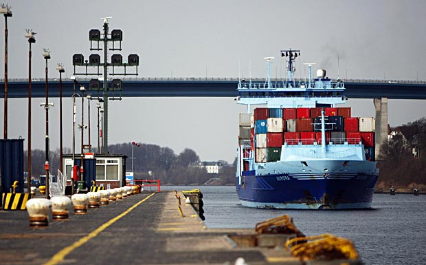 Nord-Ostsee-Kanal für große Schiffe gesperrt