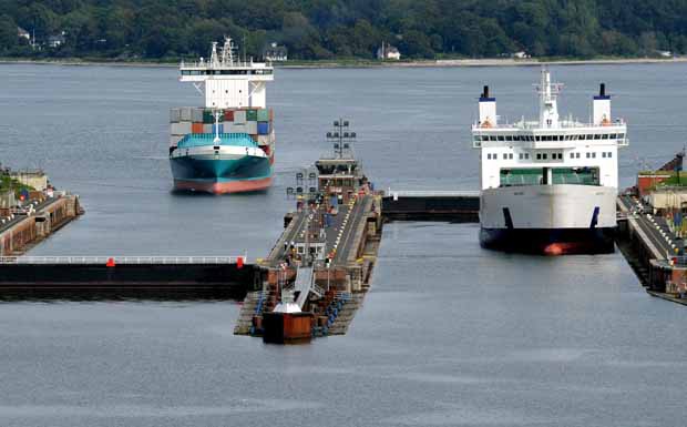 Behinderungen am Nord-Ostsee-Kanal kosten Millionenbeträge