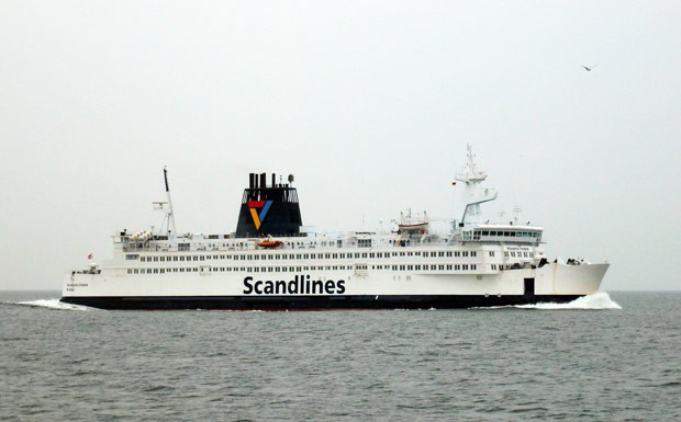 Leeres Terminal im Hafen Rostock 