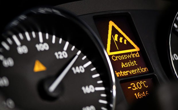 Seitenwindassistent_Mercedes_Transporter