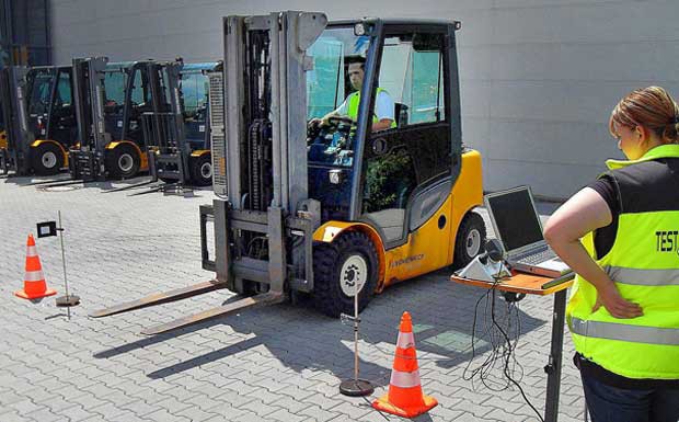 VerkehrsRundschau startet Tests von Gabelstaplern