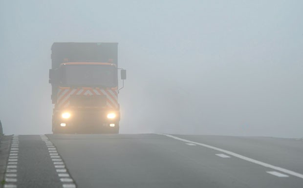 Einer von zehn LKW blendet