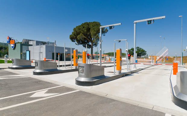 Spanien: Erster LKW-Autobahnparkplatz eröffnet