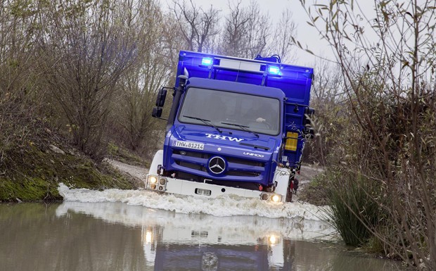 Daimler spendet drei hochgeländegängige Unimog an das THW