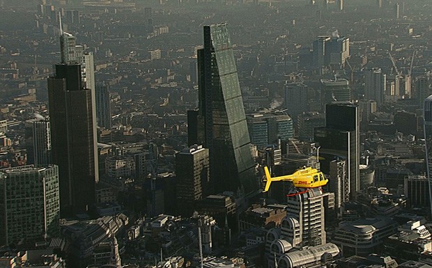 London: DHL stellt Sendungen mit dem Helikopter zu