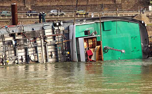 Weniger Gütertransport nach Tanker-Havarie auf Rhein