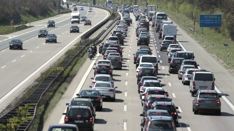 Neue Verkehrszentrale soll Stau-Kosten einsparen