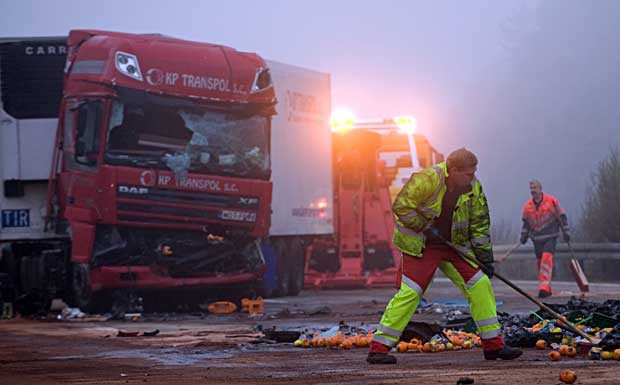 Menschen sterben bei neuem Massen-Crash im Nebel