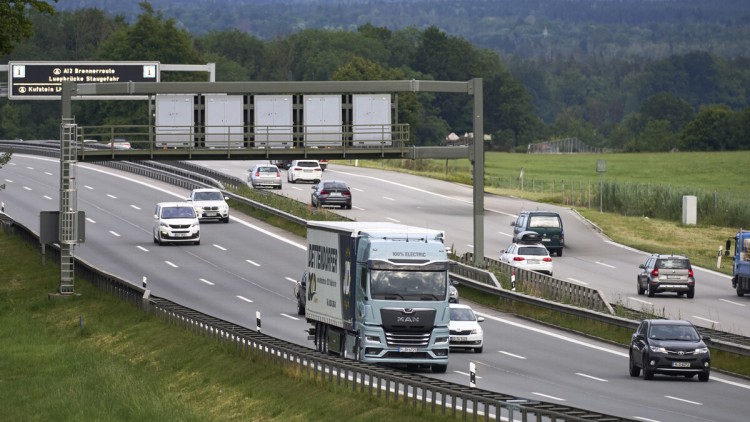 E-Lkw von MAN Truck auf der Brenner-Autobahn