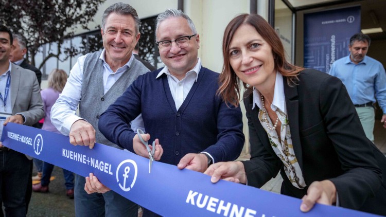 Ruggero Poli (National Manager Kuehne+Nagel Italien), Aniello Quaranta (National Groupage Operations Manager Italien) und Lucia Morandi (National Road Logistics Manager Italien)