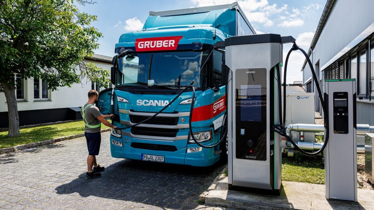 E-Lkw von Gruber Logistics: Emissionsfreier Transport für Siemens in Leipzig