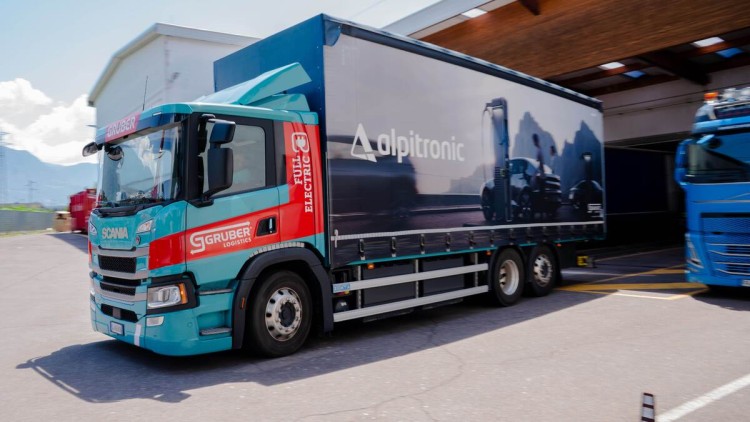 Gruber Logistics beliefert Alpitronic mit E-Lkw