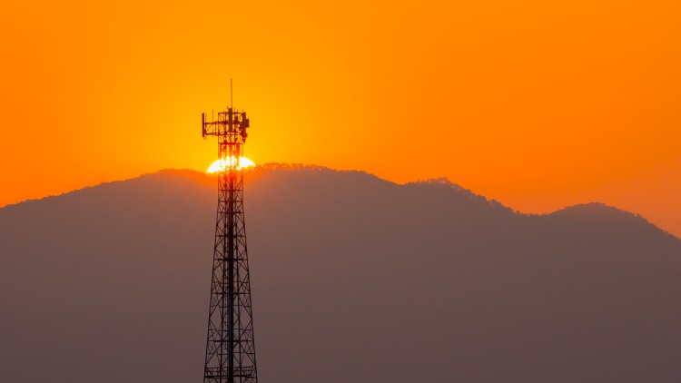 Handymast im Sonnenuntergang