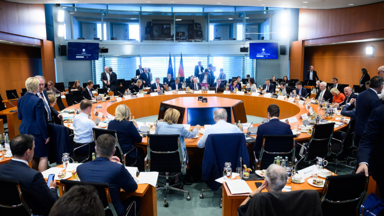 Bundeskanzler Olaf Scholz (M, SPD) eröffnet am 15. Juni 2023 den Bund-Länder-Gipfel im Bundeskanzleramt. Hauptthemen des Treffens der Bundesregierung mit der Ministerpräsidentenkonferenz (MPK) sind Energie, Sicherheit und Digitalisierung.