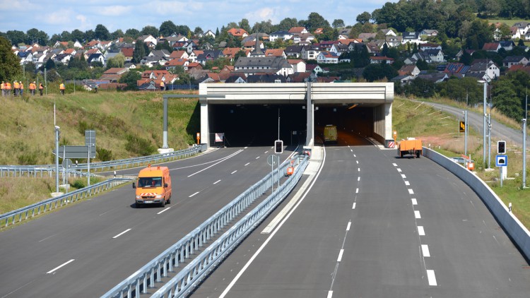  Tunnel Neuhof bei Fulda (Hessen)  Autobahn 66 zwischen Frankfurt am Main und Fulda