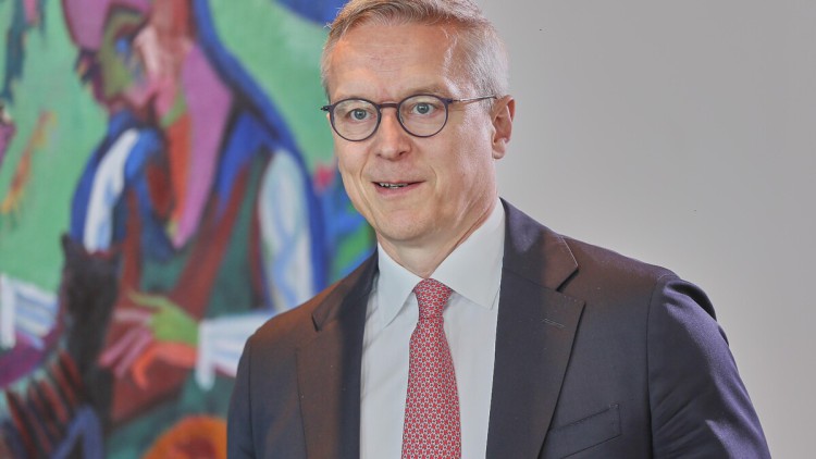 Bundesminister für Digitales und Staatsmodernisierung Karsten Wildberger (CDU) mit Brille und Anzug