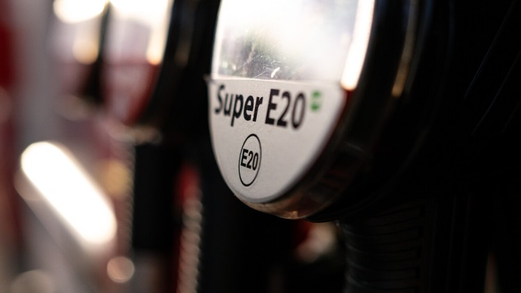 E20 statt E10: Bilger will neuen Kraftstoff voranbringen