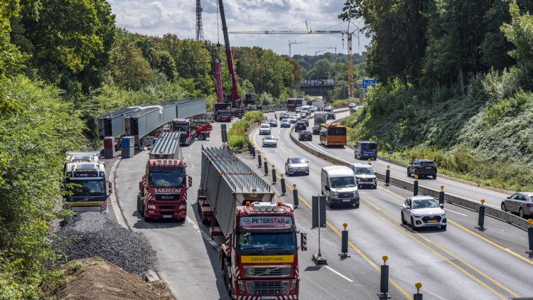 Baustelle auf der Autobahn A40 bei Mülheim-Winkhausen