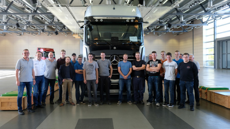 BEST BKF-Teilnehmer absolvieren Truck-Training bei Mercedes-Benz