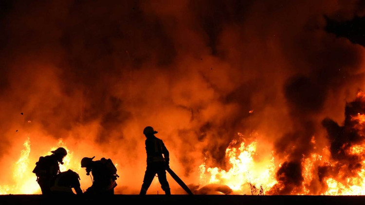 Großeinsatz wegen Waldbrand an Autobahn 7 im Heidekreis