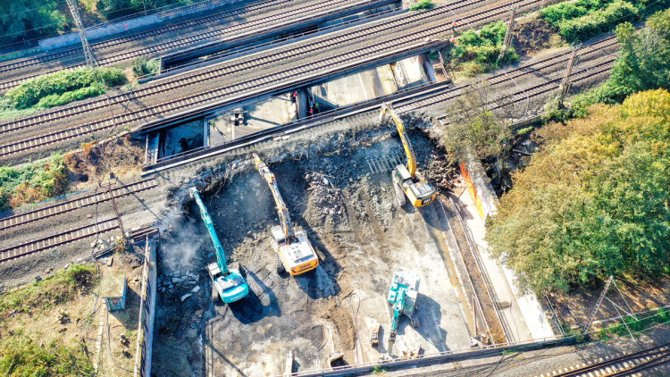 Eisenbahnbrücke, A 40, Abrissarbeiten, Bauarbeiten