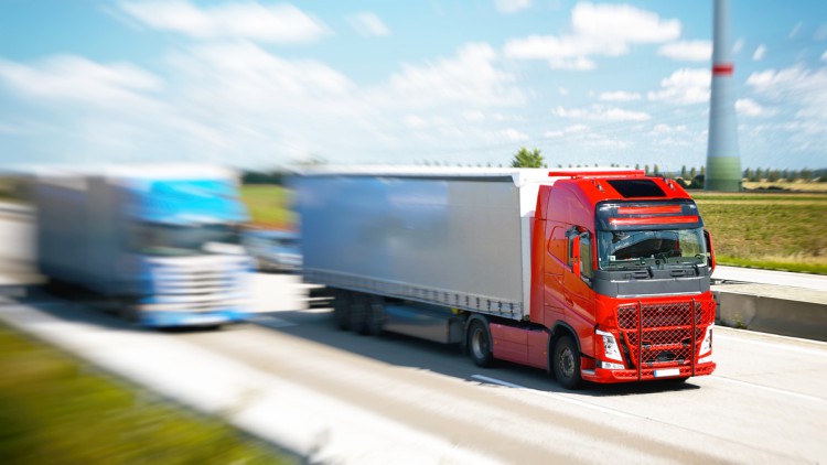 Lkw überholen sich