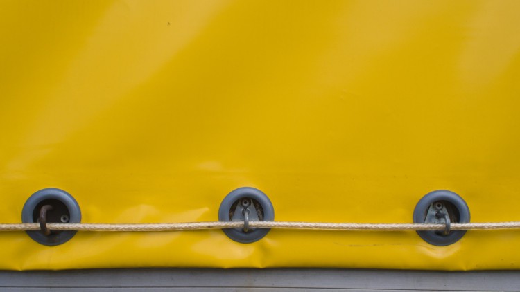 Lkw-Plane außen gelb