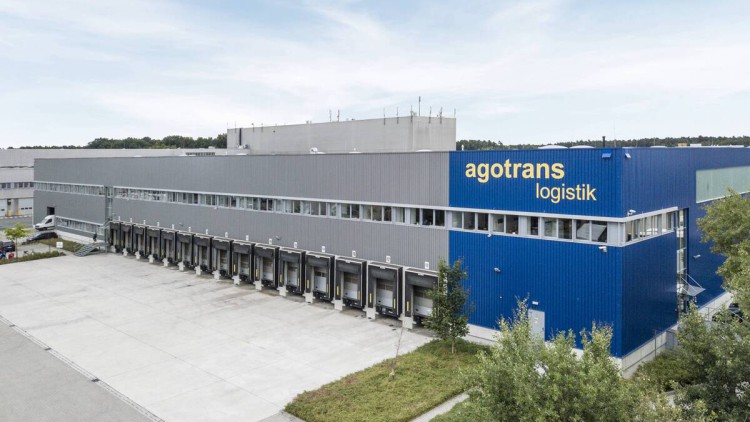 Gebäude von agotrans: Das 1972 gegründete Familienunternehmen agotrans realisiert in Rodgau mit 120 Mitarbeitern europaweite Transportlösungen und spezialisierte Automotive-Logistik.