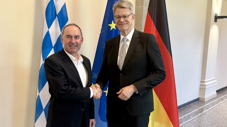 Bayerns Wirtschaftsminister Hubert Aiwanger traf in Berlin mit Bundesverkehrsminister Patrick Schnieder zusammen