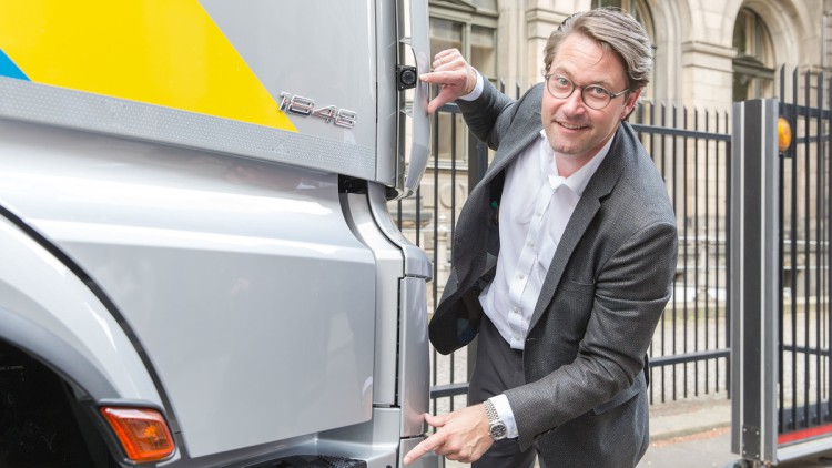 Andreas Scheuer, Daimler-Lkw, Edeka, Abbiegeassistent