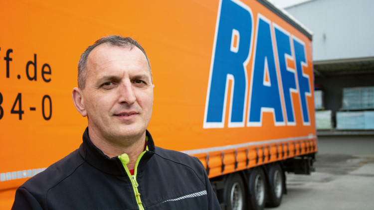 Mile Topic (48) will bei der Spedition Raff als Lkw-Fahrer arbeiten