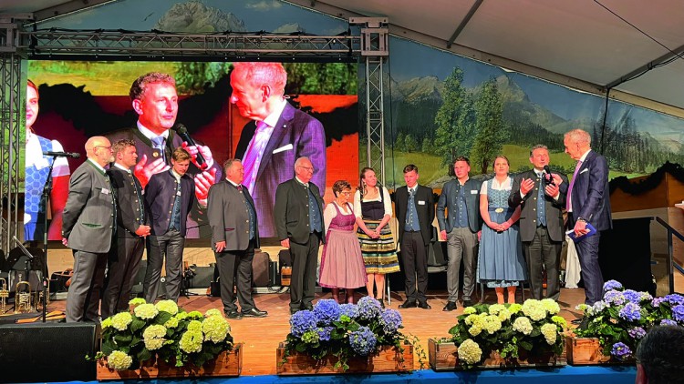 200 Jahre Dettendorfer: Jubiläumsfeier mit prominenten Gästen Dettendorfer Geburtstag