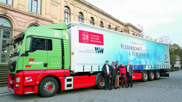 LKW vor der TU Braunschweig