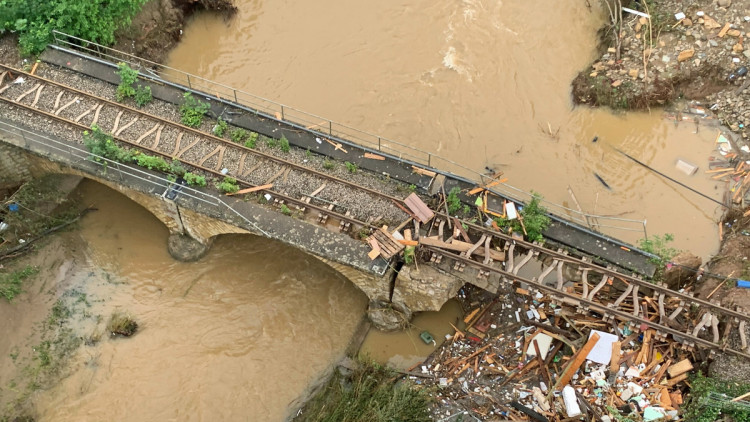 Bahn_Bruecke_Hochwasser_2021