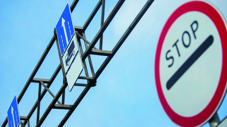 Straßenschild für Lkws