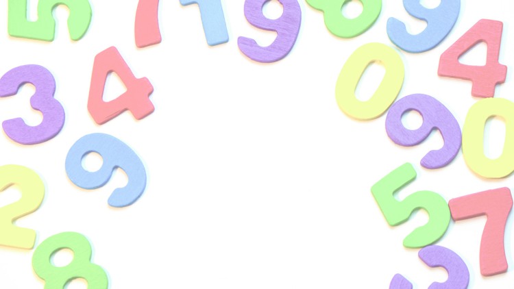 Bunte Zahlen auf weißem Hintergrund