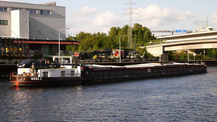 Binnenschiff, Spree, Berlin