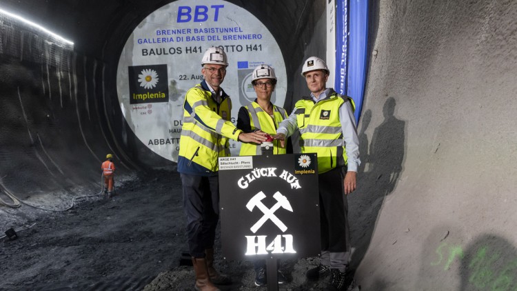 Eisenbahnprojekt Brenner Basistunnel: Erster TBM-Durchbruch einer Haupttunnelröhre in Österreich