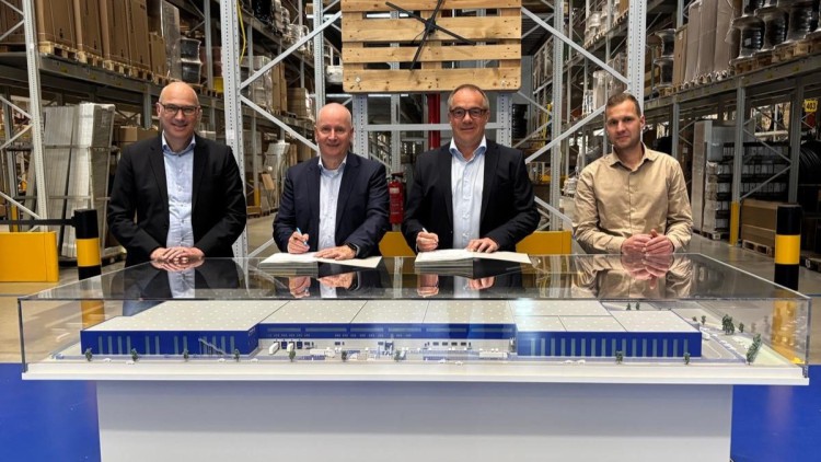 v.l.n.r.: Christian Siener, Reiner Eckhardt, Andreas Mayer und Henning Brands freuen sich über die Kooperation