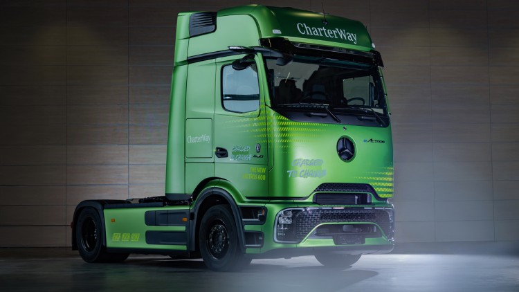 eActros 600 in Mamba-Grün Metallic 