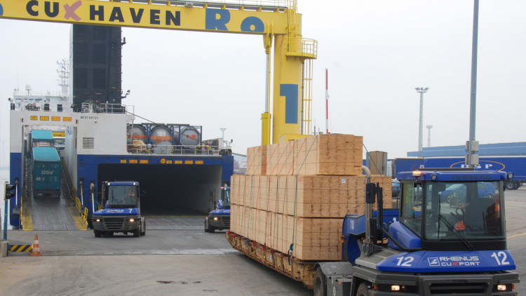 Fünfmillionste Tonne von Cuxhaven nach Immingham transportiert